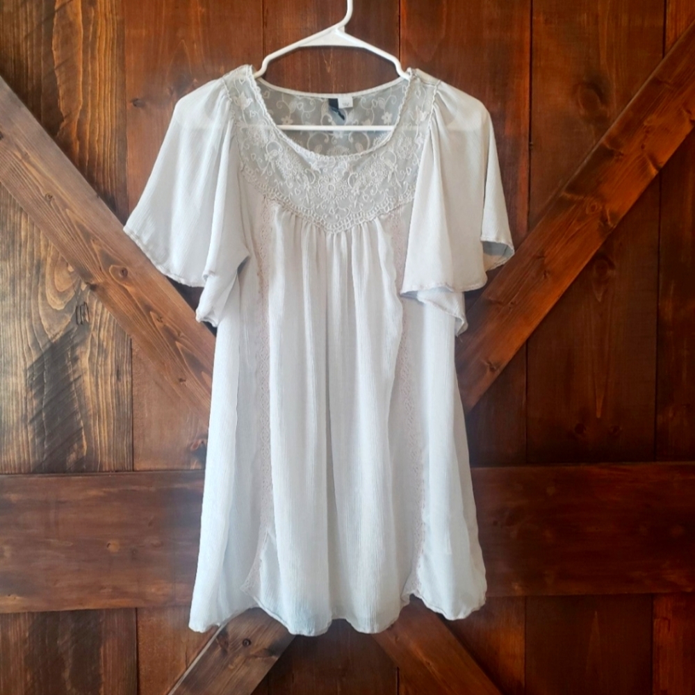 Nwot H&M Divided flutter flowy embroidered lace top size 6 silver gray